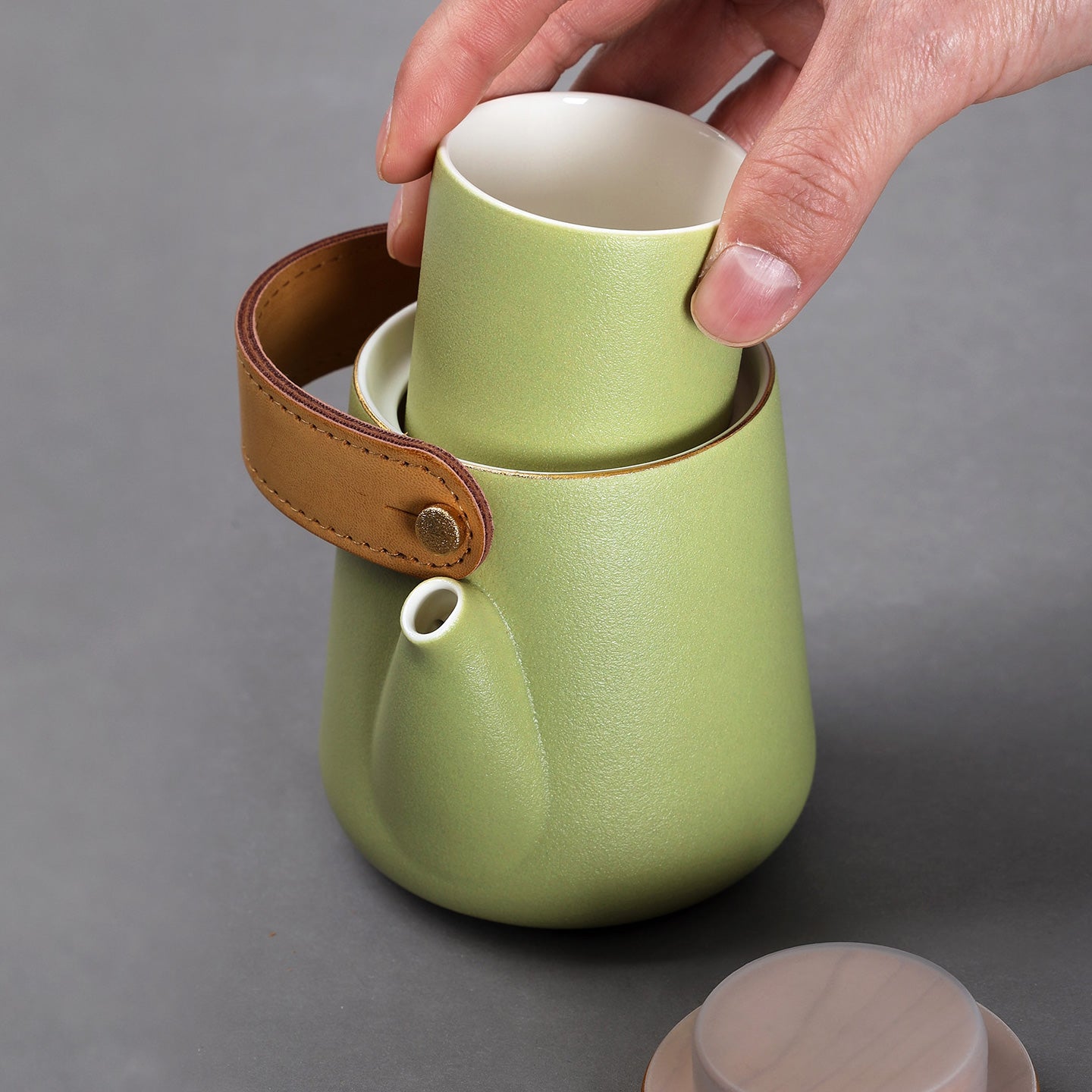 Modisches exklusives Teeservice aus Leder (270 ml)