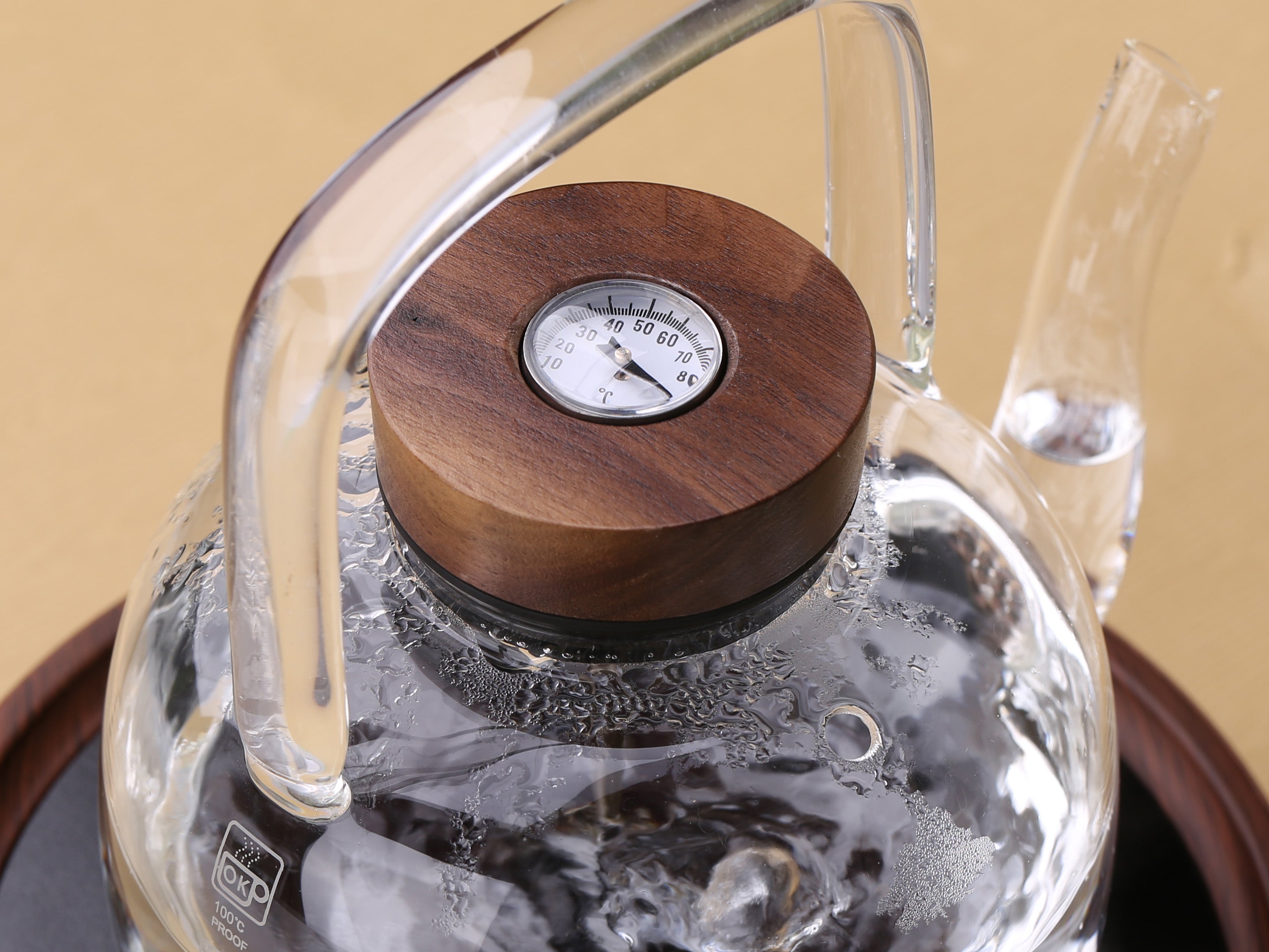 https://www.eilong.com/cdn/shop/products/borosilicate_glass_tea_kettle_with_thermometer_Retro_Glass_Kettle_1100ml_02.jpg?v=1651112033