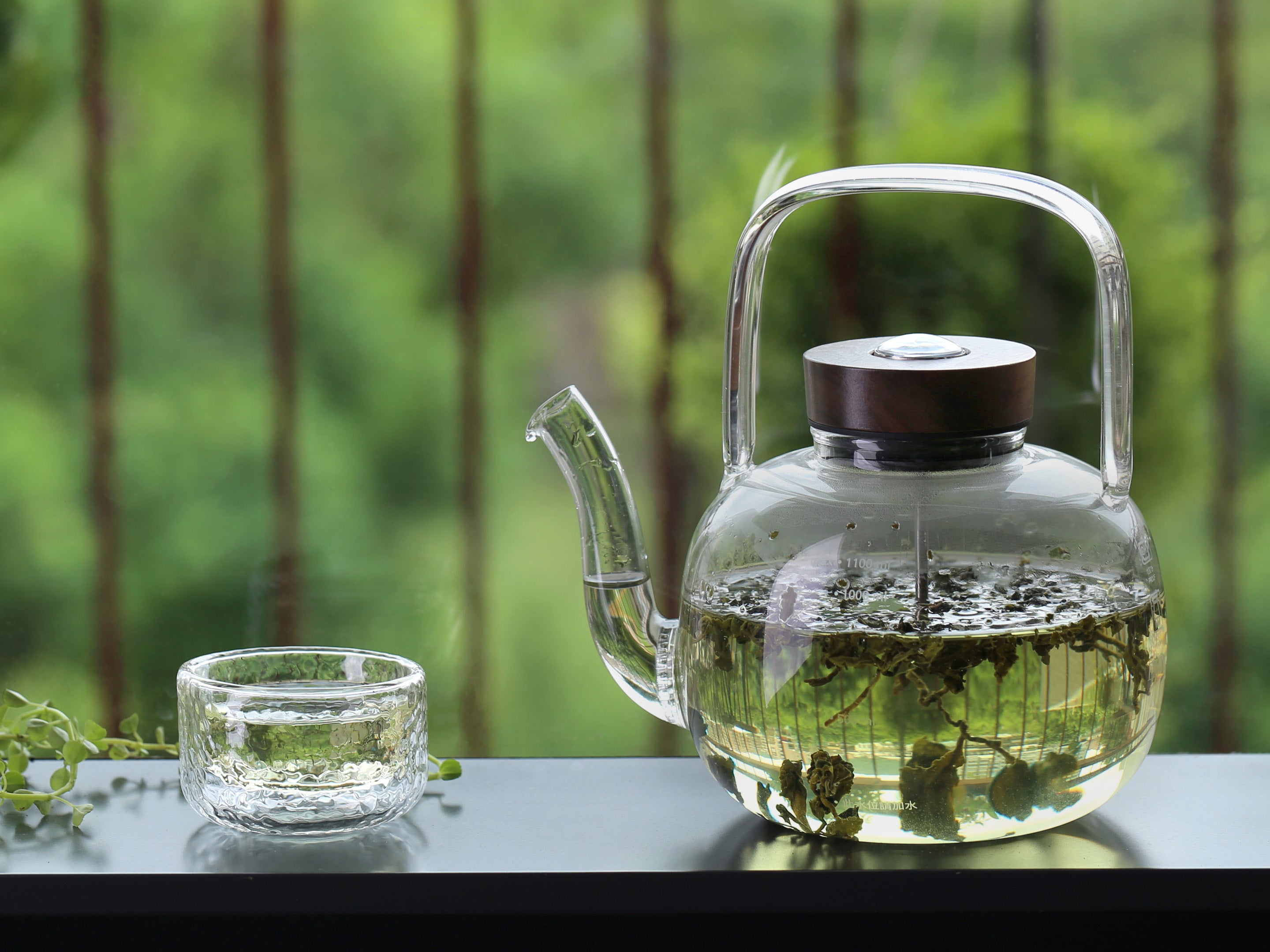 https://www.eilong.com/cdn/shop/products/borosilicate_glass_tea_kettle_with_thermometer_Retro_Glass_Kettle_1100ml_07.jpg?v=1651112033