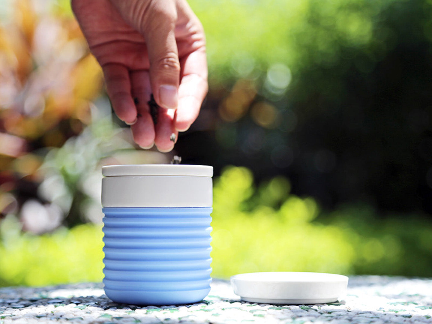 https://www.eilong.com/cdn/shop/products/ceramic_infuser_cup_tea_cup_to_go_00.jpg?v=1655792816