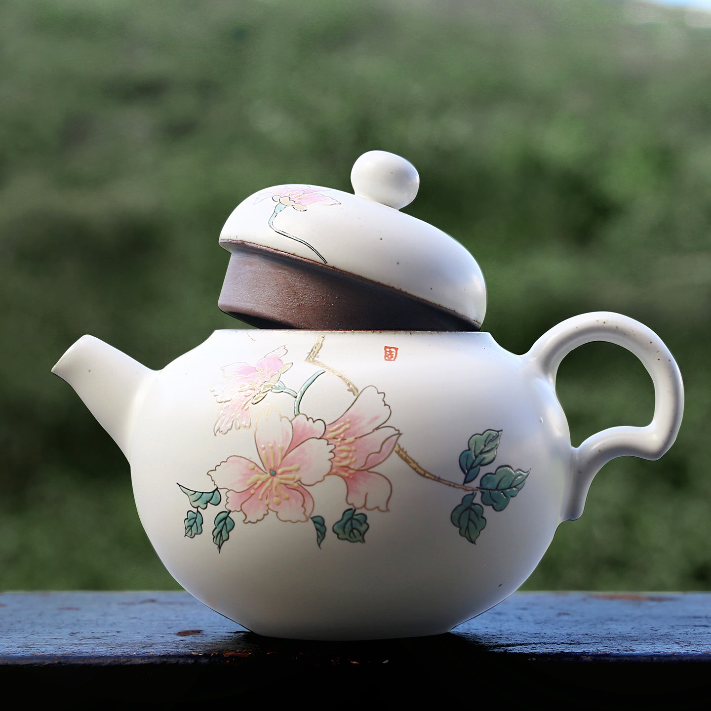 https://www.eilong.com/cdn/shop/products/chinese-pottery-teapot-art-yellow-glaze-camellia-00.jpg?v=1654826105