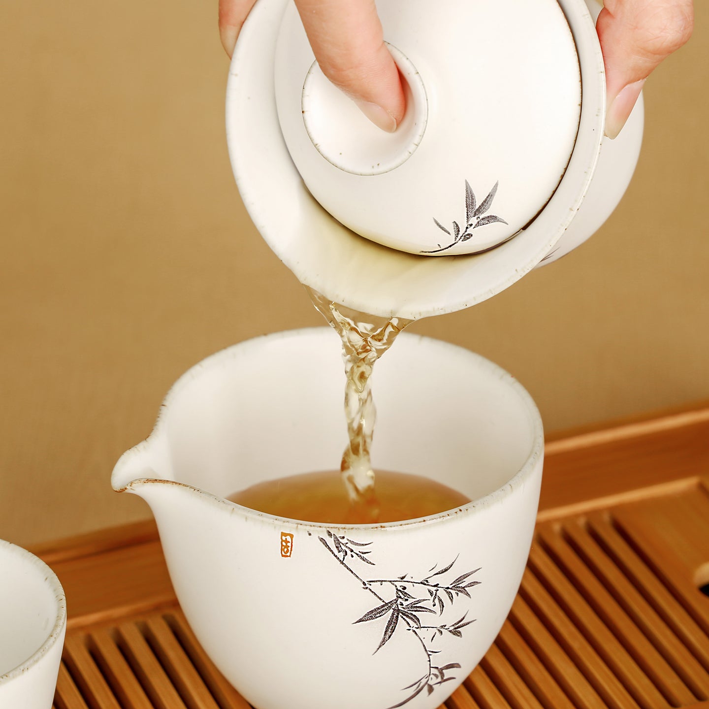 https://www.eilong.com/cdn/shop/products/chinese-tea-pitcher-art-yellow-glaze-bamboo-00.jpg?v=1654826005