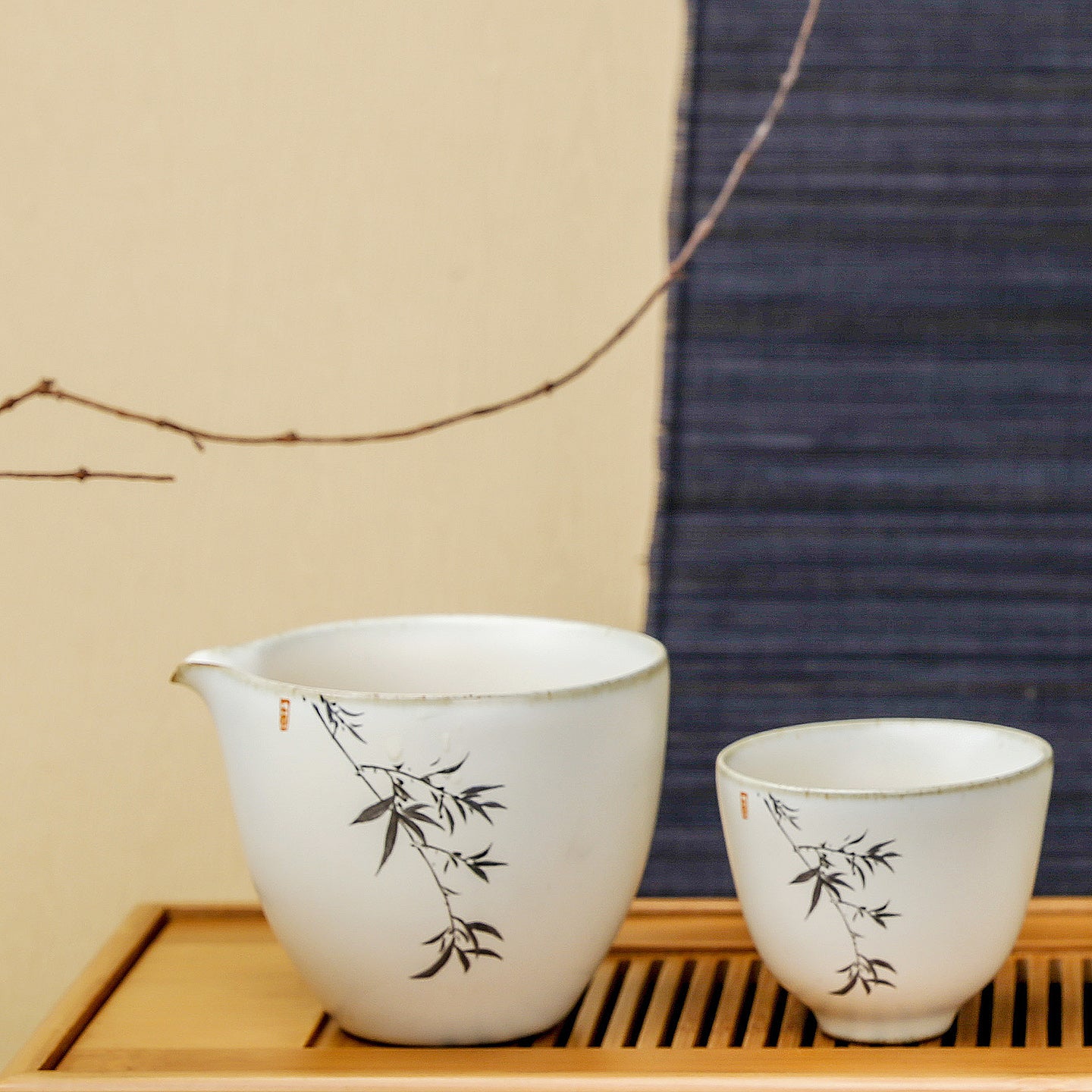 https://www.eilong.com/cdn/shop/products/chinese-tea-pitcher-art-yellow-glaze-bamboo-01.jpg?v=1654826005