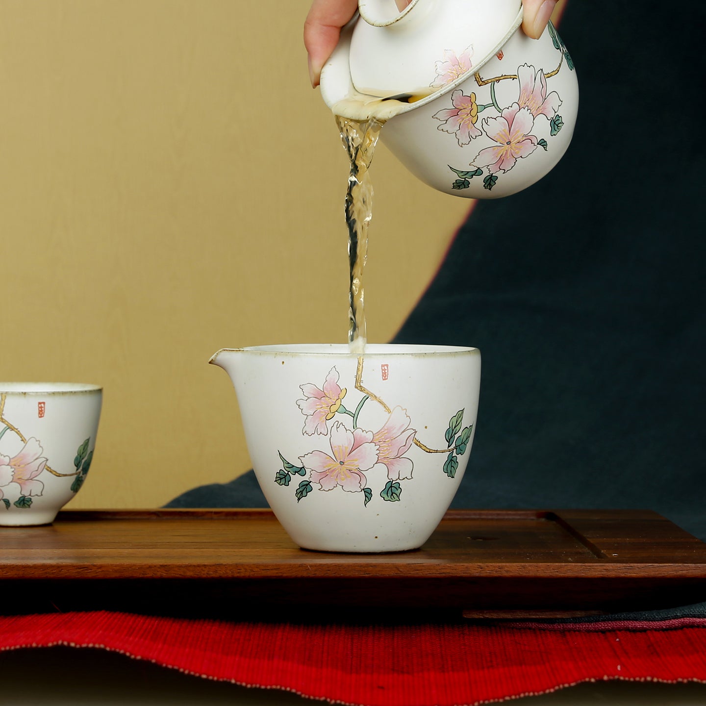 https://www.eilong.com/cdn/shop/products/chinese-tea-pitcher-art-yellow-glaze-camellia-00.jpg?v=1654826005