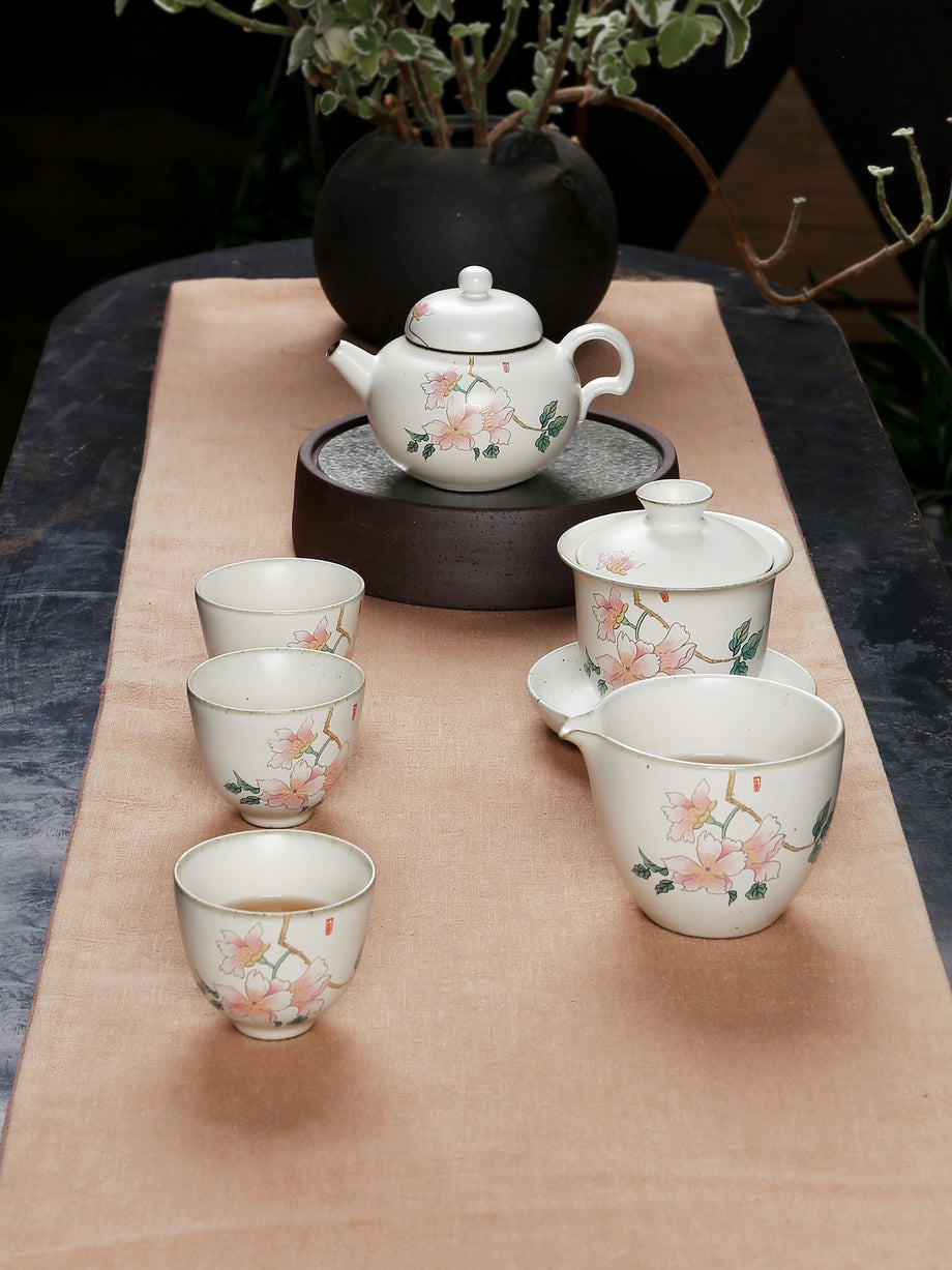 https://www.eilong.com/cdn/shop/products/chinese-tea-pitcher-art-yellow-glaze-camellia-02_460x@2x.jpg?v=1654826005